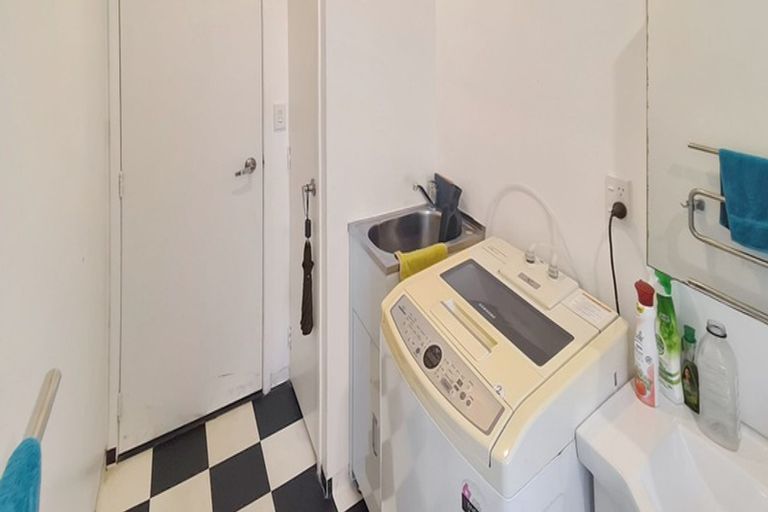 Photo of property in 9 Ngatoa Place, Glenfield, Auckland, 0629