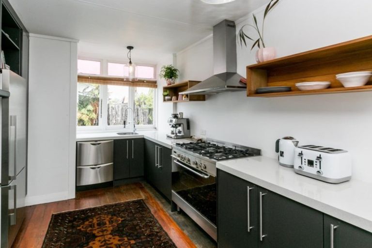 Photo of property in 409 Alexandra Street, Hastings, 4122