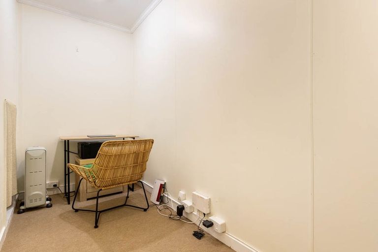 Photo of property in 5 Mandeville Crescent, Grenada Village, Wellington, 6037