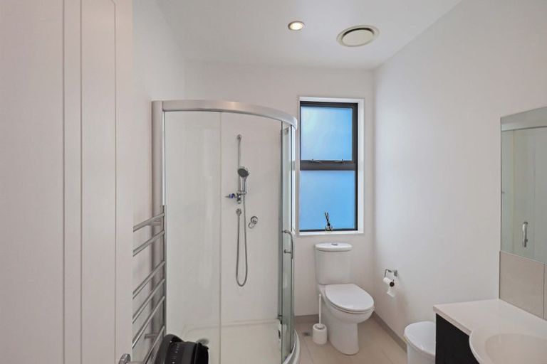 Photo of property in 63 Tamworth Crescent, Newlands, Wellington, 6037