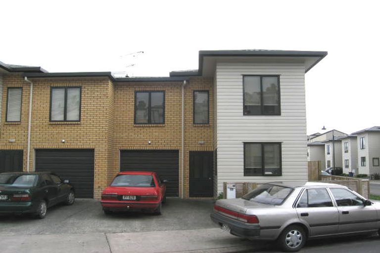 Photo of property in 13 Verdale Circle, Glen Eden, Auckland, 0602