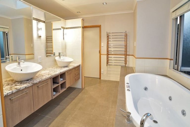 Photo of property in 76 Saint Andrews Terrace, St Andrews, Hamilton, 3200