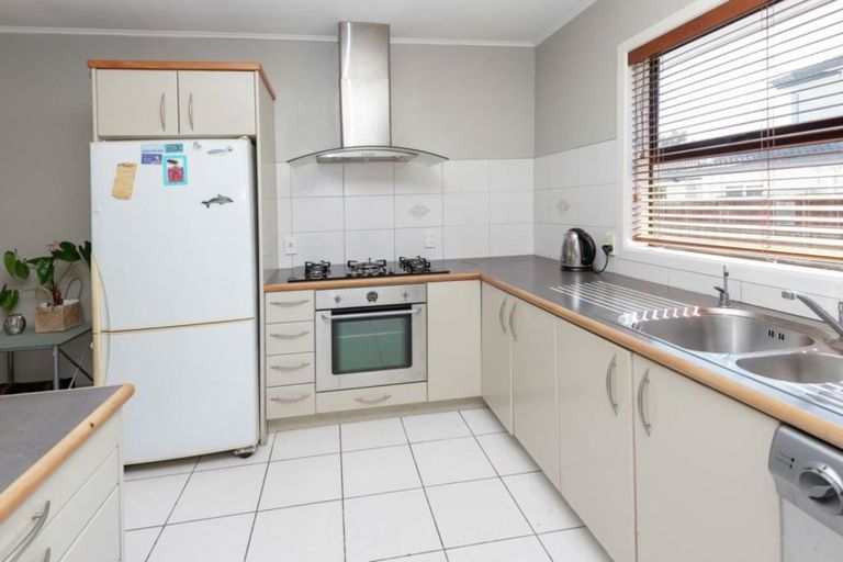 Photo of property in 54 Hattaway Avenue, Bucklands Beach, Auckland, 2012