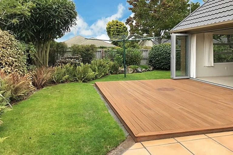 Photo of property in 1 Rutherglen Avenue, Ilam, Christchurch, 8041