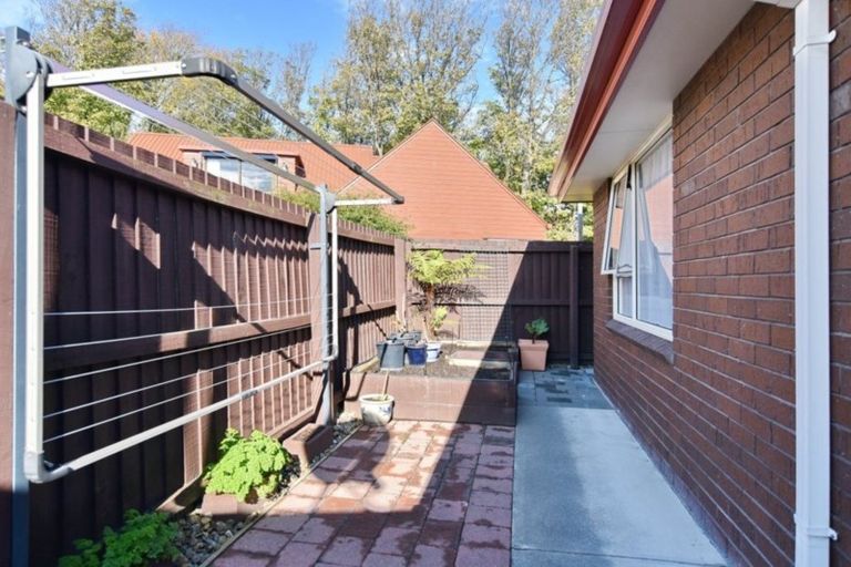 Photo of property in 2/11 Ludecke Place, Sockburn, Christchurch, 8042