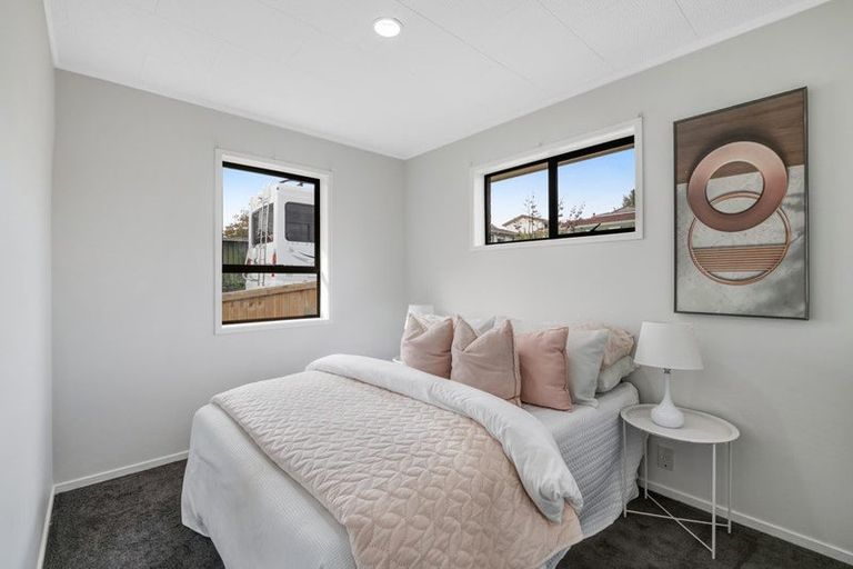 Photo of property in 148 Lynn Road, Bayview, Auckland, 0629