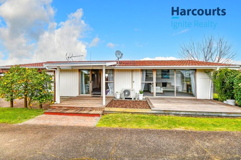 Photo of property in 8 Booker Place, Weymouth, Auckland, 2103
