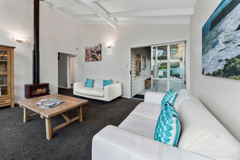 Photo of property in 19 Wirihana Road, Titirangi, Auckland, 0604