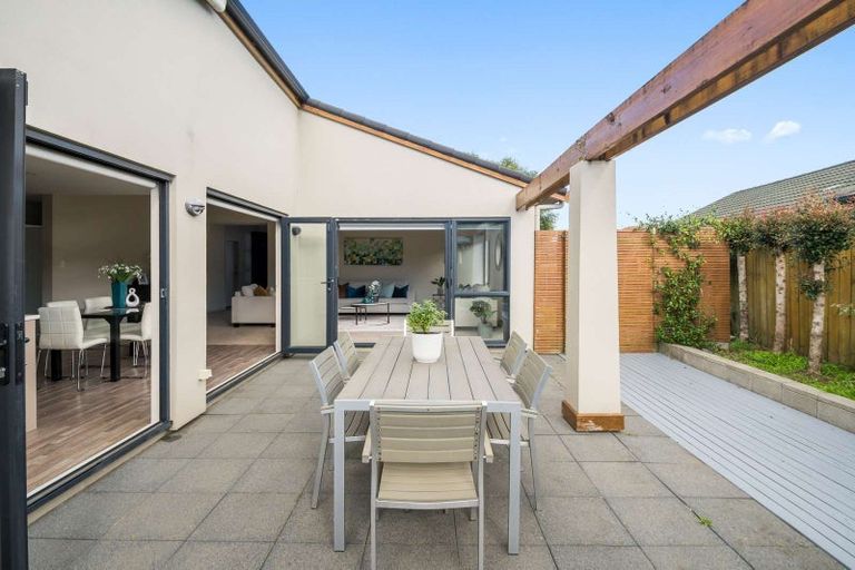 Photo of property in 25 Erne Crescent, East Tamaki, Auckland, 2016