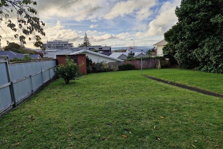 Photo of property in 24 Fulford Street, New Plymouth, 4310