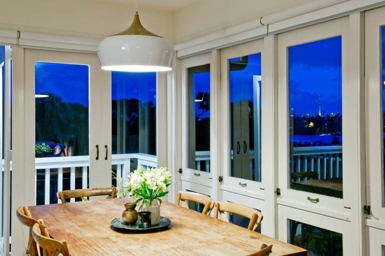 Photo of property in 50 Fowler Street, Northcote, Auckland, 0627