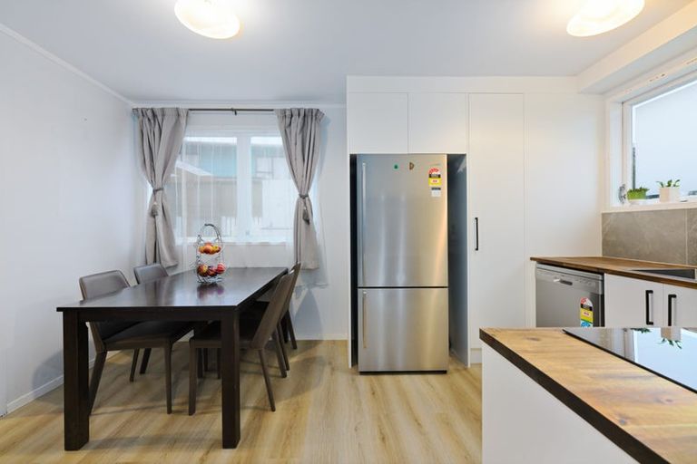 Photo of property in 31 Glenbervie Crescent, Massey, Auckland, 0614