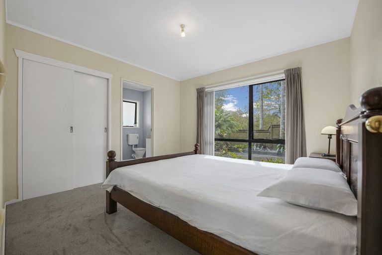 Photo of property in 5 Oakhaven Place, Ranui, Auckland, 0612