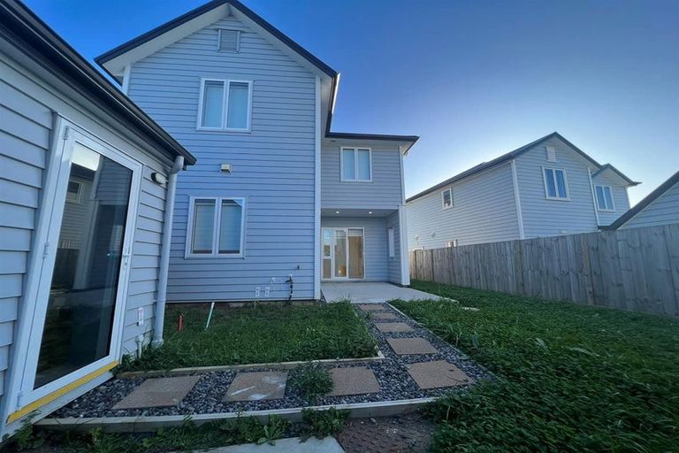 Photo of property in 2 Warbler Crescent, Papakura, 2110