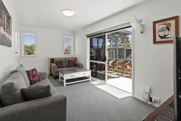 Photo of property in 39 Newington Road, Henderson, Auckland, 0612