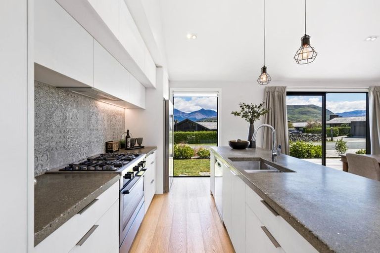Photo of property in 35 Rannoch Drive, Jacks Point, Queenstown, 9371