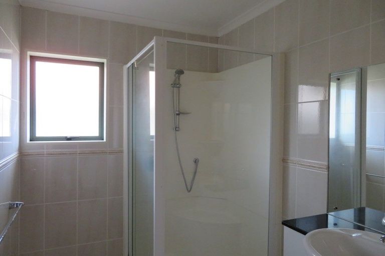 Photo of property in 19 Medallion Drive, Oteha, Auckland, 0632