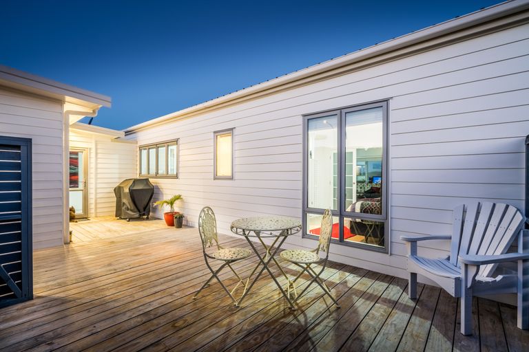 Photo of property in 15 Weka Street, Mangawhai, 0505