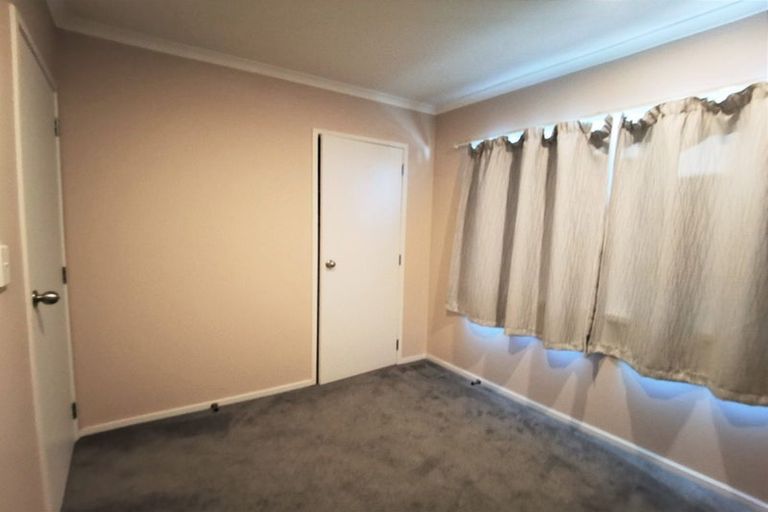 Photo of property in 9 Lisa Rise, Half Moon Bay, Auckland, 2012