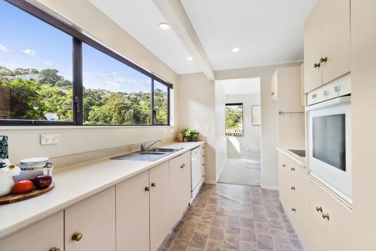 Photo of property in 48 Tio Tio Road, Miramar, Wellington, 6022