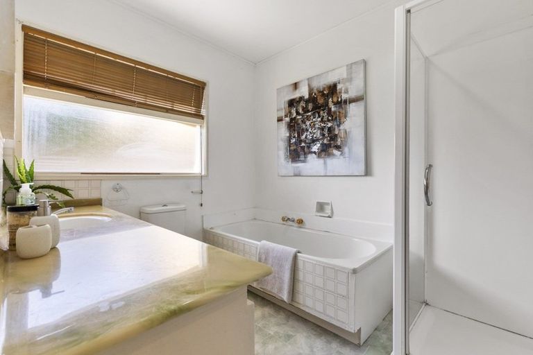 Photo of property in 11 Fielding Crescent, Farm Cove, Auckland, 2012