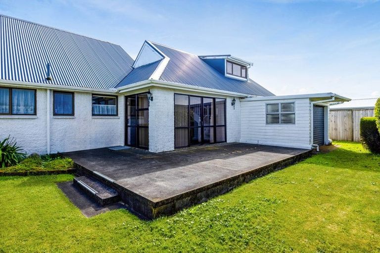 Photo of property in 15 Green Lane, Hawera, 4610