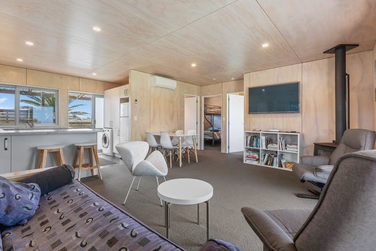 Photo of property in 77 Anglers Avenue, Warea, New Plymouth, 4381