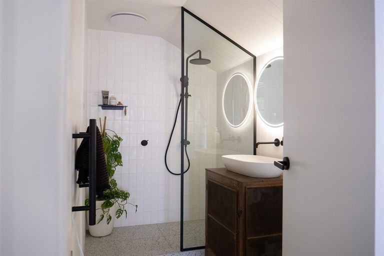 Photo of property in 122 Seddon Street, Naenae, Lower Hutt, 5011