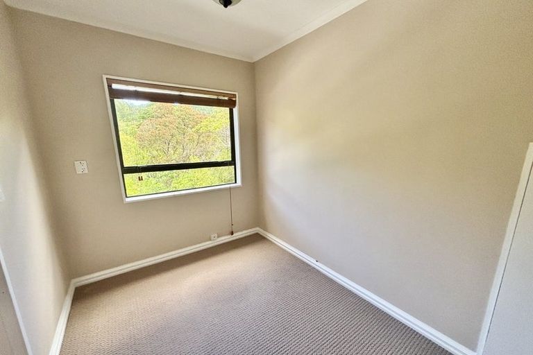 Photo of property in 1 Hobbit Lane, Pinehaven, Upper Hutt, 5371