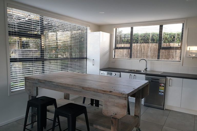 Photo of property in 9 Neil Avenue, Te Atatu Peninsula, Auckland, 0610