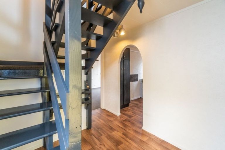 Photo of property in 2/19 Ridgemount Rise, Mangere Bridge, Auckland, 2022