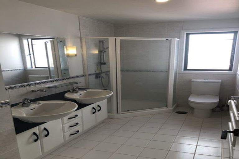 Photo of property in 132 Harbour Village Drive, Gulf Harbour, Whangaparaoa, 0930