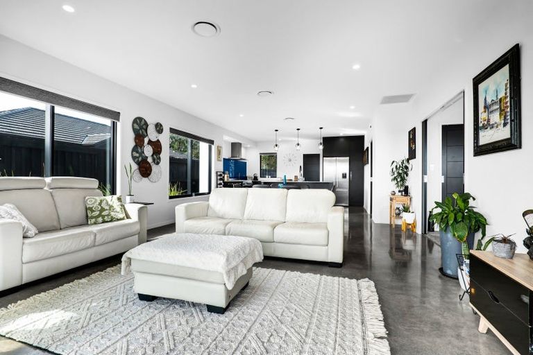 Photo of property in 4 Cessna Lane, Glen Avon, New Plymouth, 4312