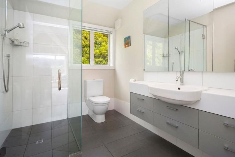 Photo of property in 14 Cavalry Close, Crofton Downs, Wellington, 6035