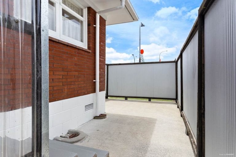 Photo of property in 134 Te Atatu Road, Te Atatu South, Auckland, 0610