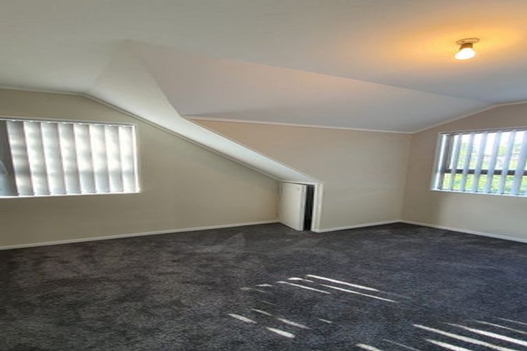 Photo of property in 2 Westpark Drive, West Harbour, Auckland, 0618
