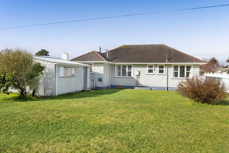 Photo of property in 10 Ramanui Avenue, Hawera, 4610