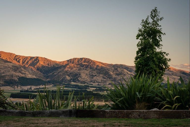 Photo of property in 1147b Lake Hawea-albert Town Road, Albert Town, Wanaka, 9382