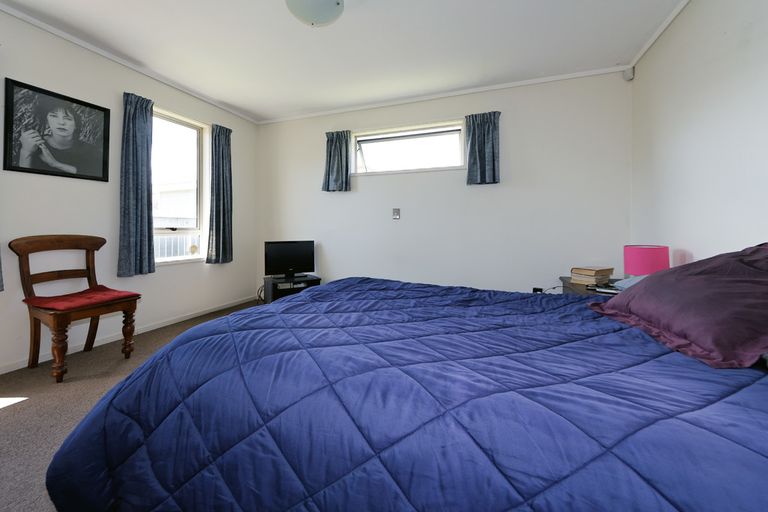 Photo of property in 16 Woodglen Road, Glen Eden, Auckland, 0602