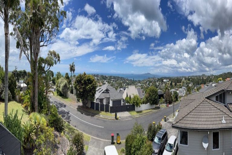 Photo of property in 1 Calypso Place, Rothesay Bay, Auckland, 0630