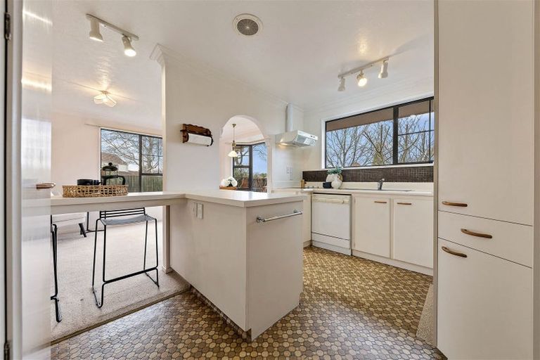 Photo of property in 11 Karnak Crescent, Russley, Christchurch, 8042