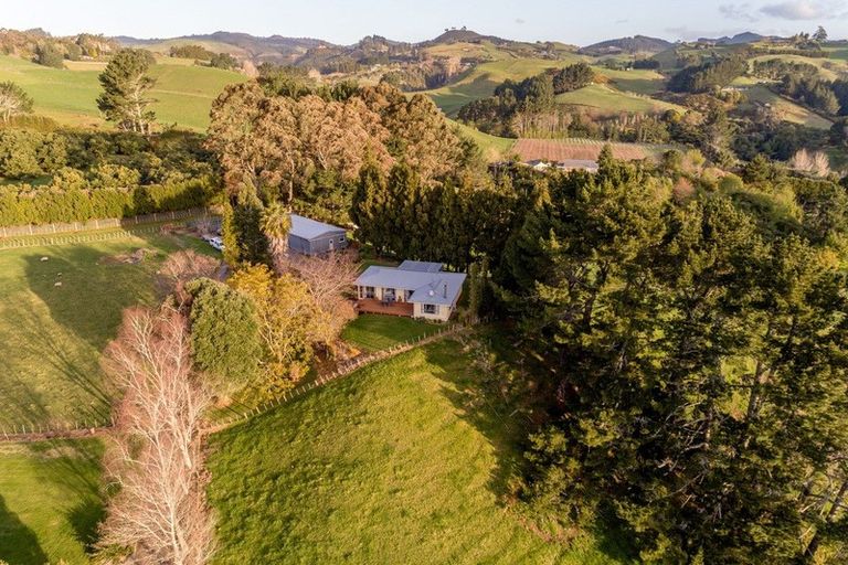 Photo of property in 35 Shady Lane, Welcome Bay, Tauranga, 3175