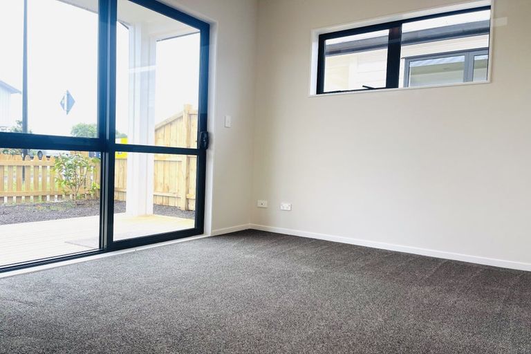 Photo of property in 19 Cronshaw Road, Karaka, 2113