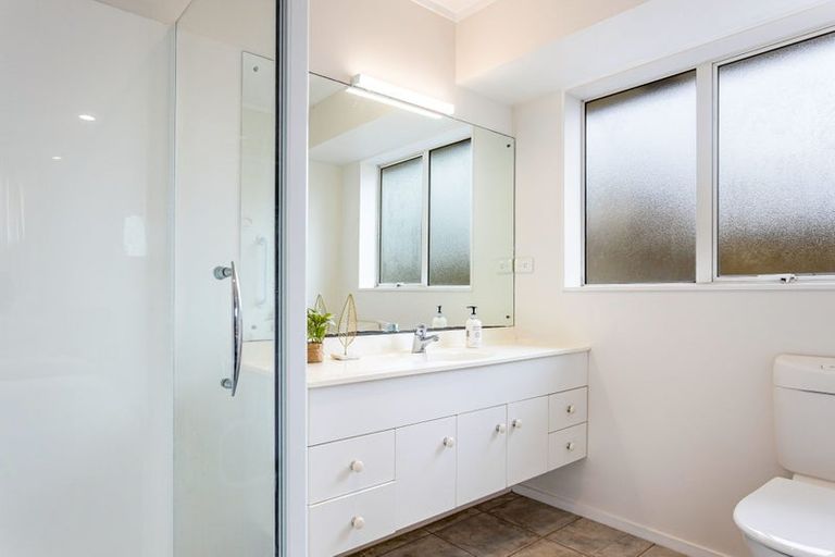 Photo of property in 55 Kingdale Road, Henderson, Auckland, 0610