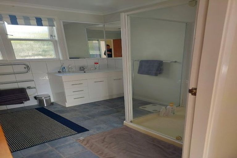 Photo of property in 11 Zande Terrace, Tawa, Wellington, 5028