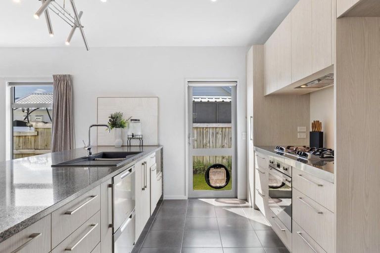 Photo of property in 16 Orbell Drive, Lake Hayes, Queenstown, 9304