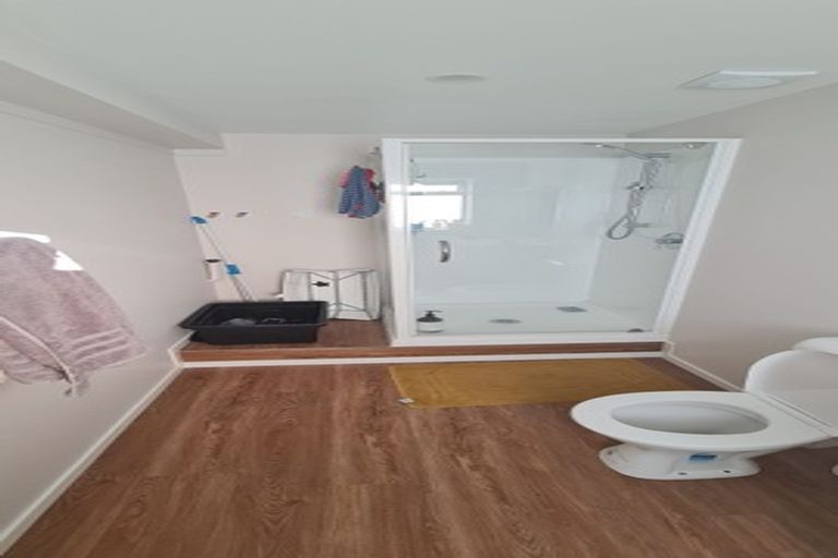 Photo of property in 1/4 James Scott Place, Te Atatu South, Auckland, 0602