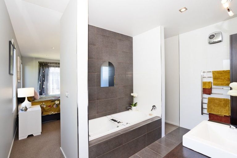 Photo of property in 11 Northside Drive, Waikiwi, Invercargill, 9810