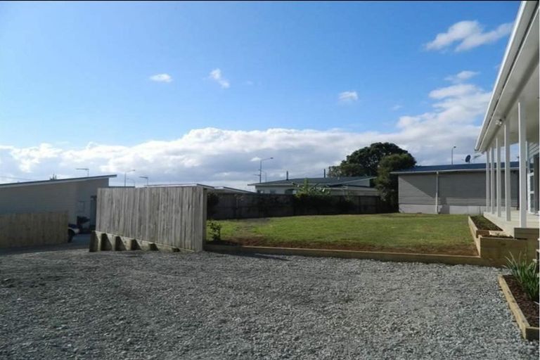 Photo of property in 36 Sohlue Place, Oteha, Auckland, 0632