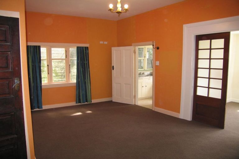 Photo of property in 90 Kelburn Parade, Kelburn, Wellington, 6012